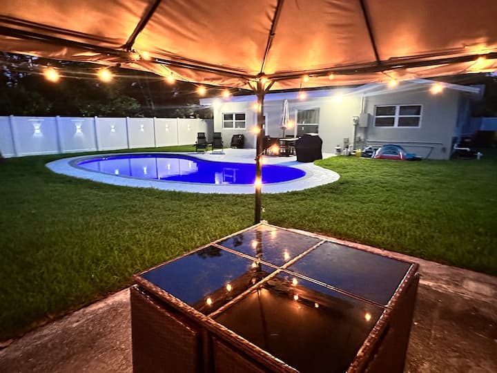 Private Pool Retreat Minutes To The Beach! - Pompano Beach, FL