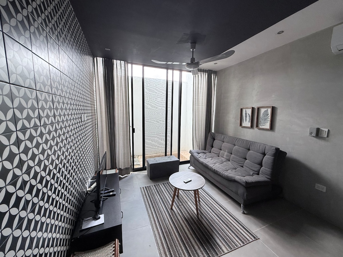 Top performing Airbnb: Private Jacuzzi-2BR-Full AC - Zen/Modern in Fraccionamiento Rinconada De Chuburná