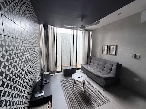 Top performing Airbnb: Private Jacuzzi-2BR-Full AC - Zen/Modern in Fraccionamiento Rinconada De Chuburná