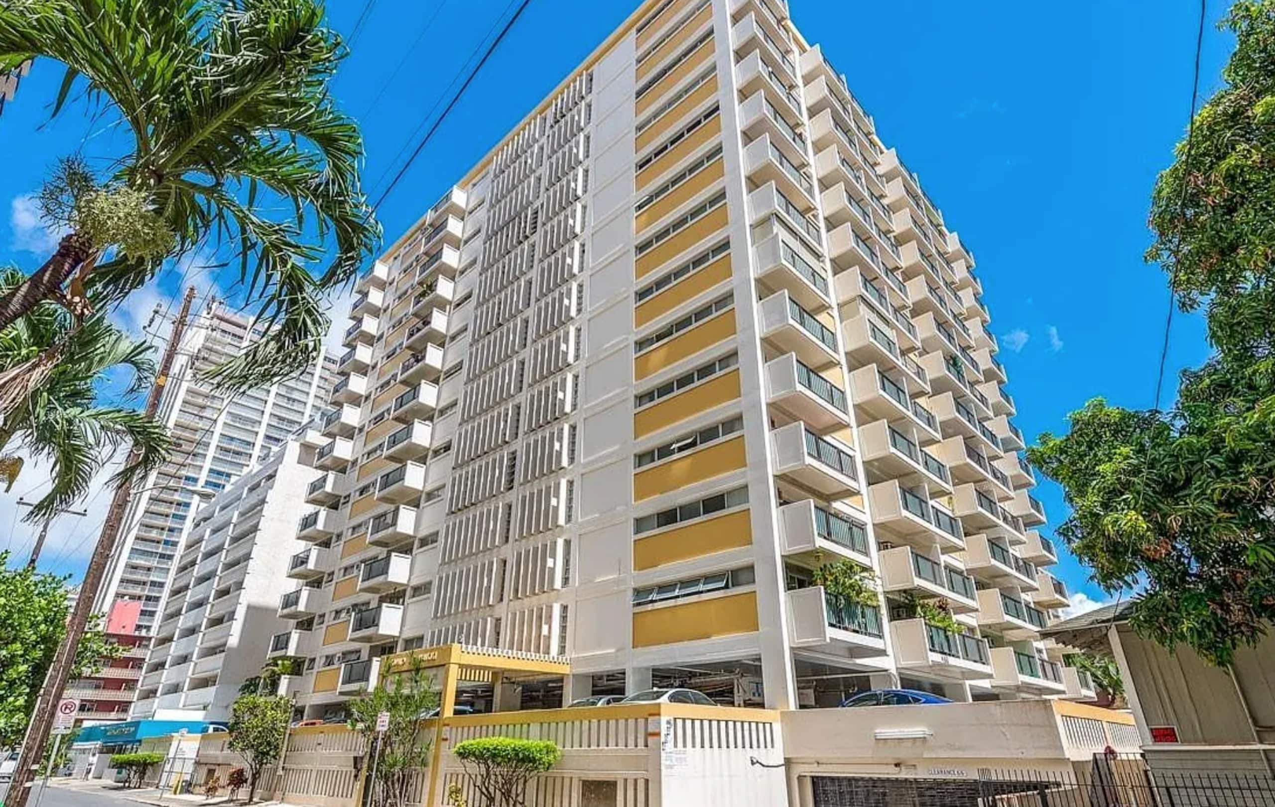 2BR w/ Balcony | ~Walk to Beach & Shops - Image 3