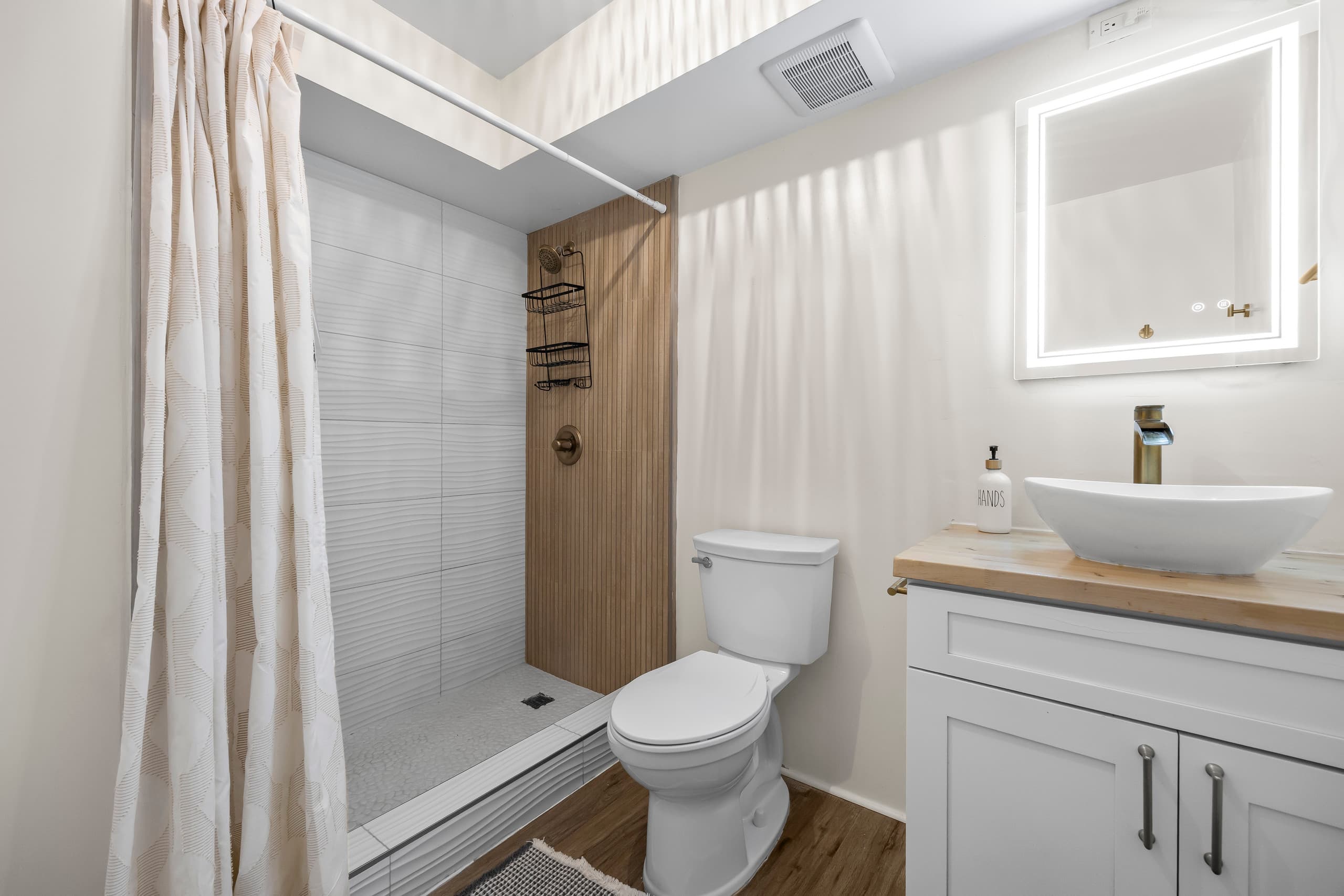2BR w/ Balcony | ~Walk to Beach & Shops - Image 10