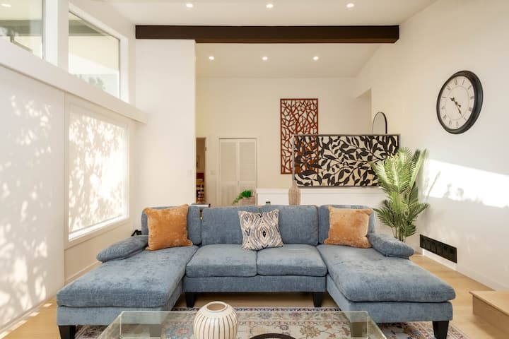 Urban Comfort: Newly Renovated 3br/2ba Killarney - 밴쿠버