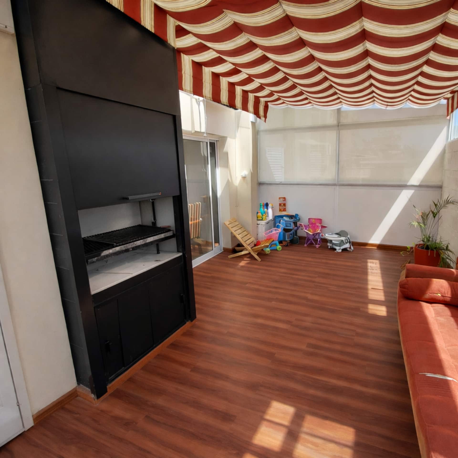 Bright apartment in the downtown area