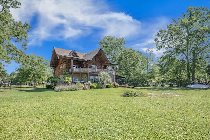 Lakeside Log Cabin. Hot Tub, Dock, Boat Lift! - Lake Marion, SC