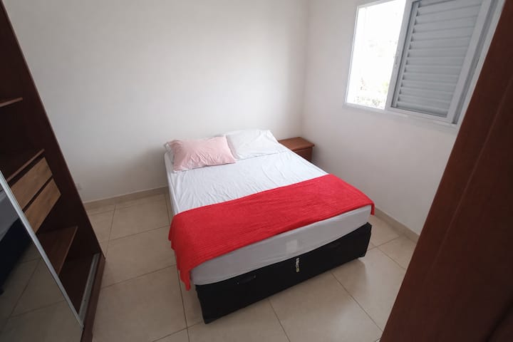 Ne nuk ofrojmë çarçafë - vizitori duhet të sjellë çarçafët e tij
*ofrojmë vetëm një batanije për t'u mbuluar