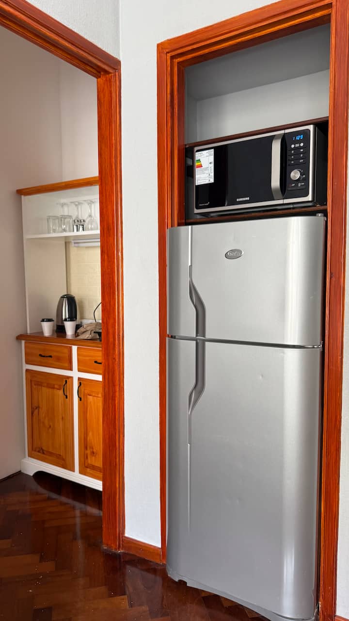 Modern furnished studio in Monserrat