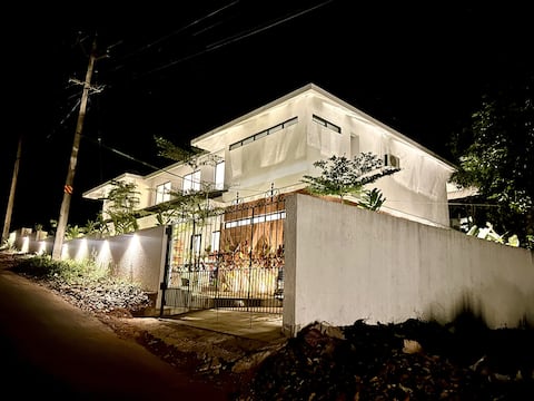 Aspirar Valley Vista: Luxury Pool Villa, Wayanad