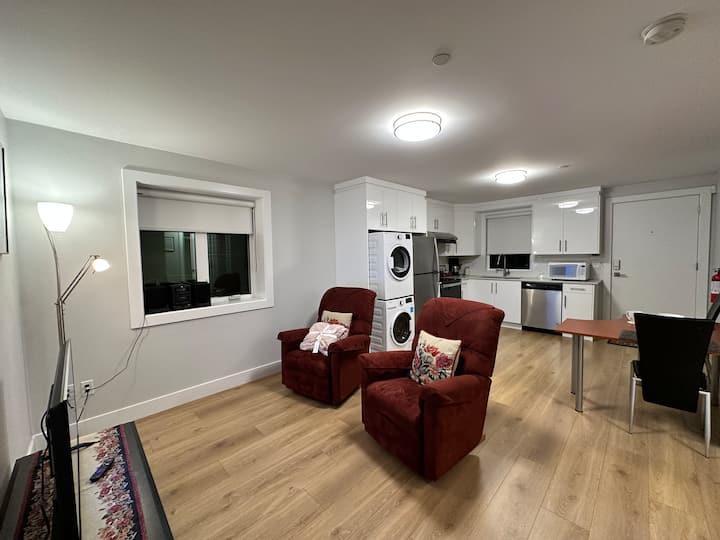 White Rock East Beach 2 Bedroom Suite With Kitchen - White Rock