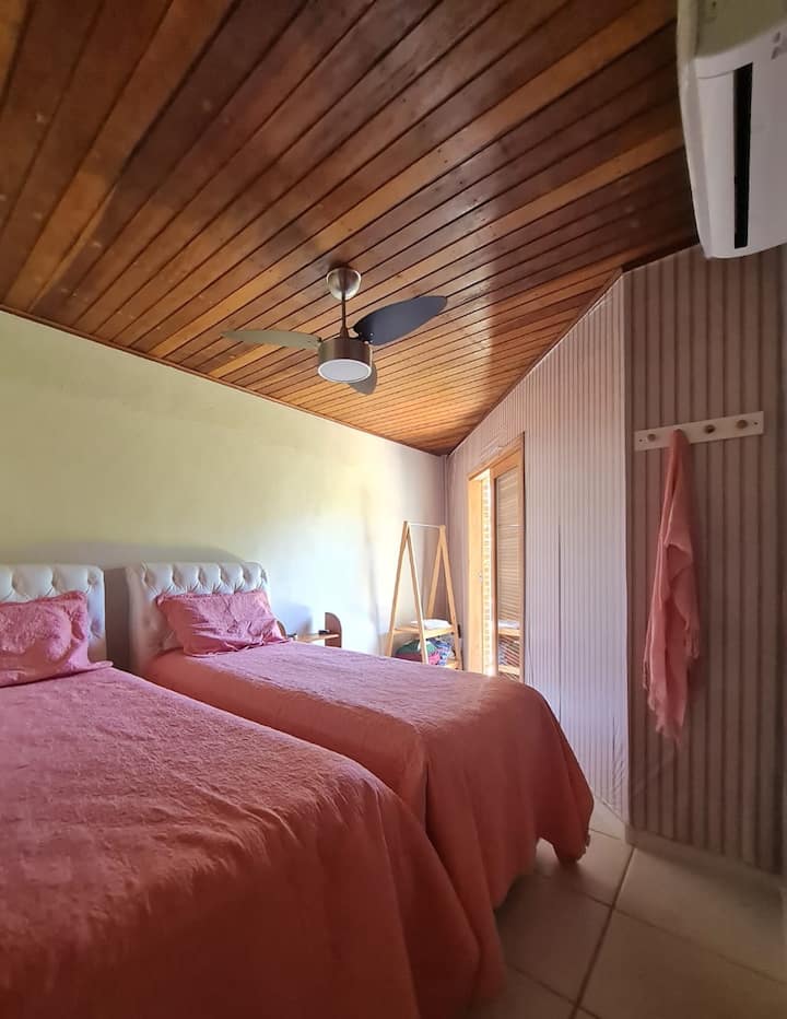 Balkónové dvere na predný balkón a záhradu 