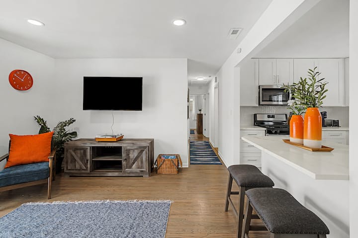Bright, Modern 3br Home W/ Oversized Yard & Garage - Arlington Heights, IL