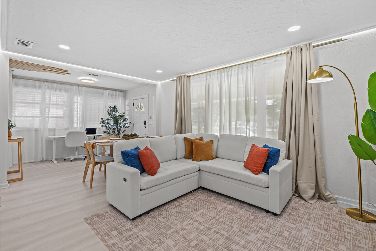 Top Airbnb: The Little Farm| Hot Tub| Fire Pit| King Bed| BBQ in Southside Estates