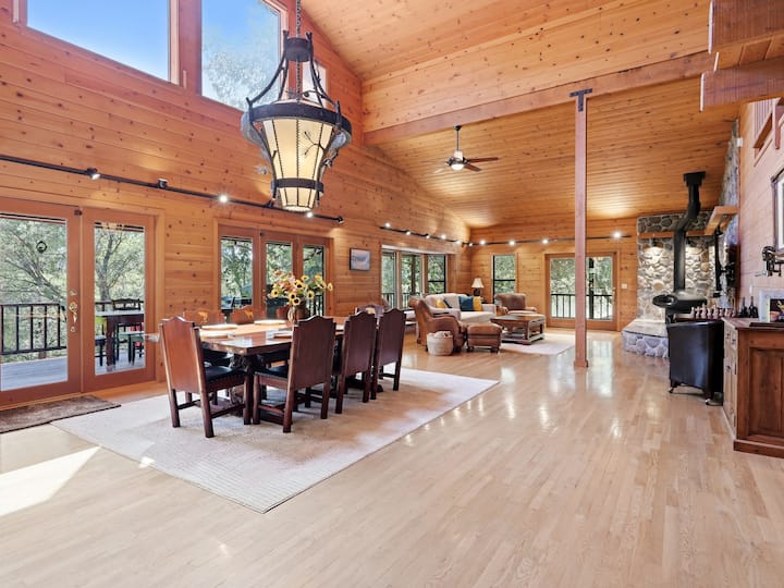 New! Yosemite Lodge | Hottub | A/c | Sleeps 12 - Bass Lake, CA