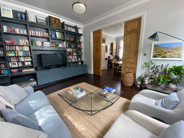 Beautiful garden flat in pub conversion in Angel