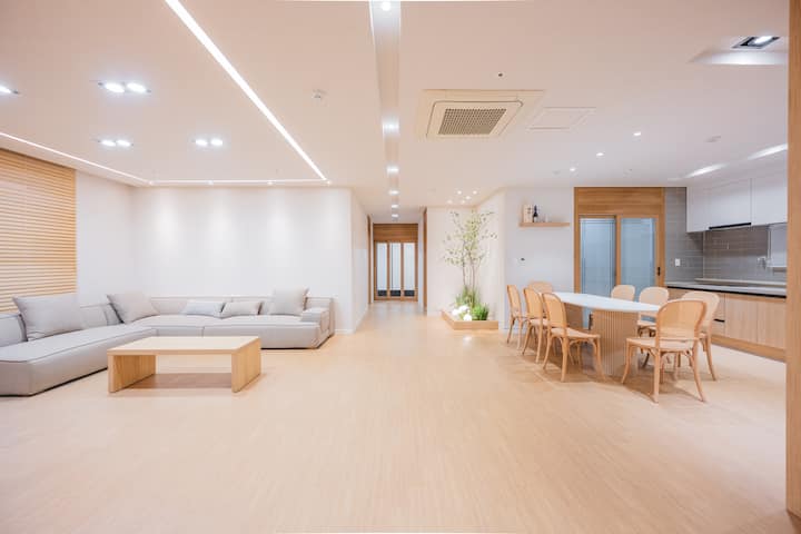 [송원재]울산삼산달동 최대번화가 대형 한국전통 /울산버스터미널 도보 5분/최대20명 - Nam-gu