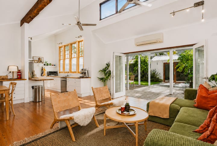 Charming Heritage Cottage | Stylish Sth Freo - 코트슬로우