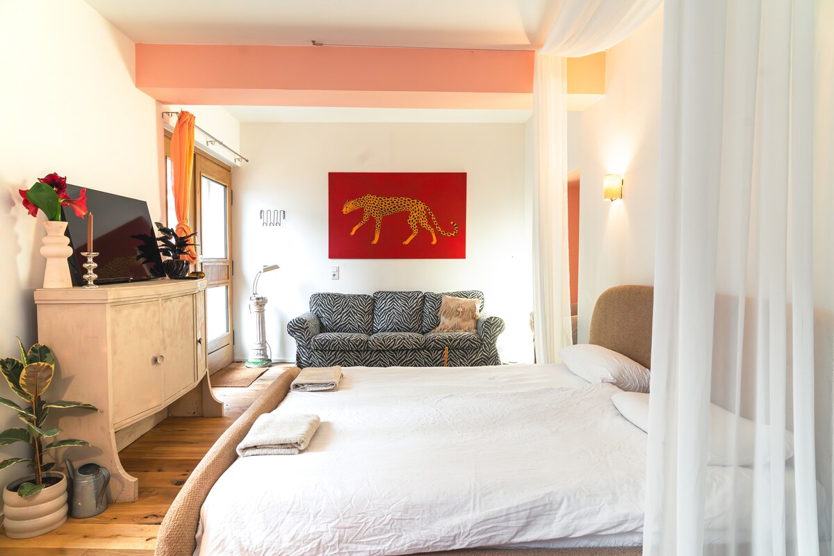 Successful Airbnb property: Backyard studio with private terrace on Karli in Südvorstadt
