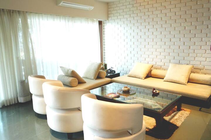 Living room image 2