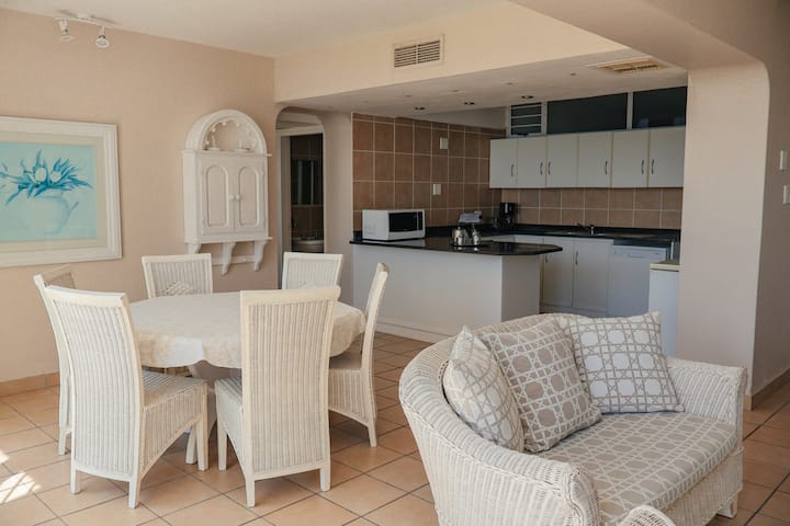 3 Bedroom Luxury Apartment With Sea View - Umhlanga