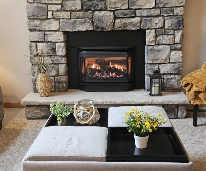 Pocono Raceway | Fireplace | Foosball | 10 Guests - Albrightsville, PA