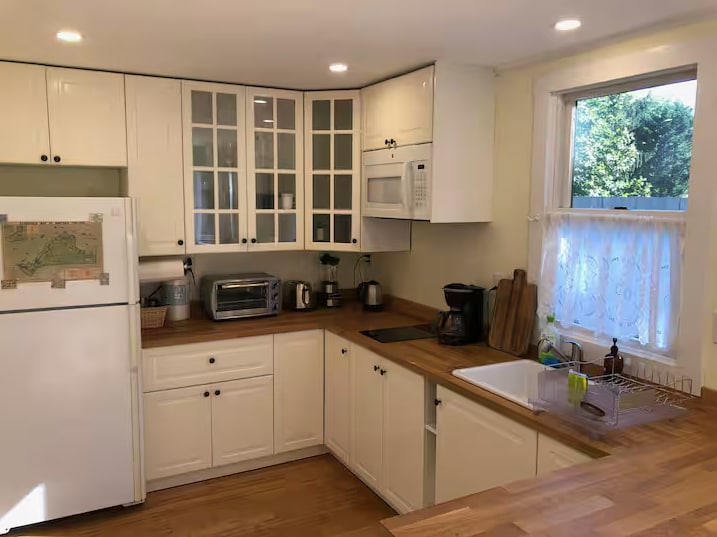 Top Airbnb: Island Home. Secluded guest house in spacious yard in Vineyard Haven