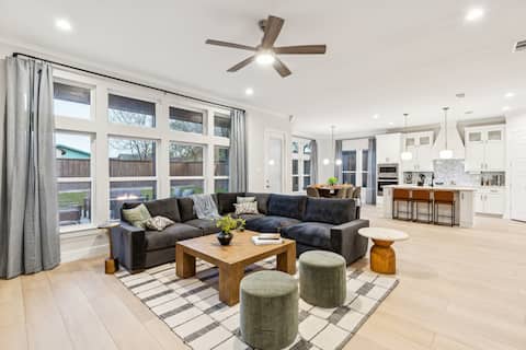 Top performing Airbnb: The Longhorn Luxe | Game Room | Fire pit | Karaoke in Los Altos