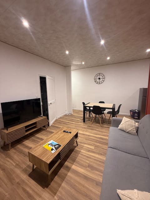 Popular Airbnb listing: Apartment - 2 bedrooms - Cozy in Mouësse in Nevers