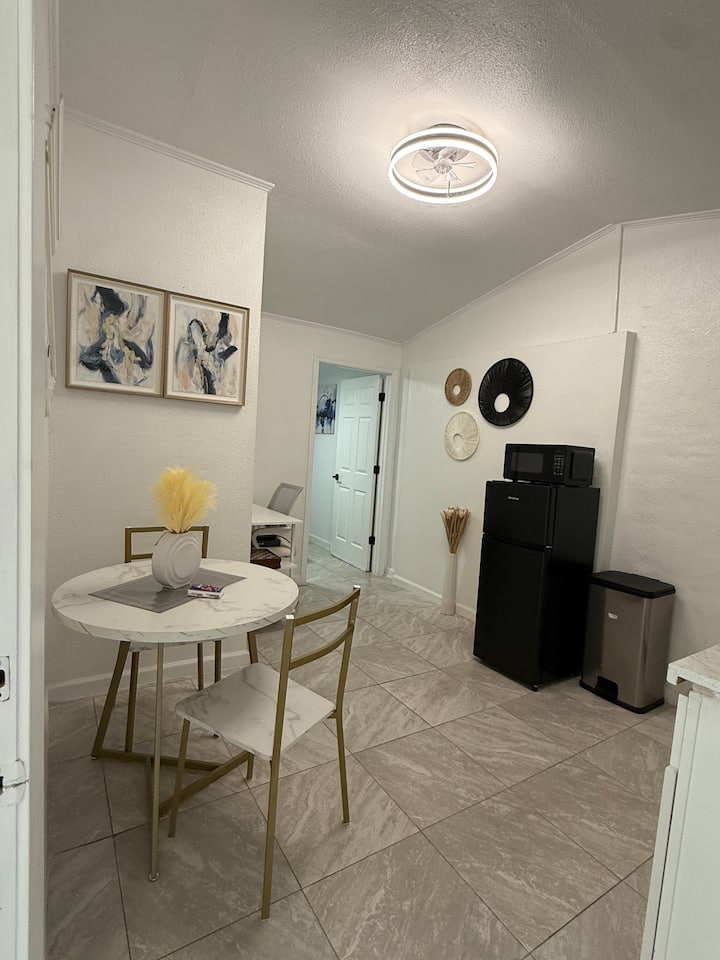El Shaddai Apartment - Temple Terrace, FL