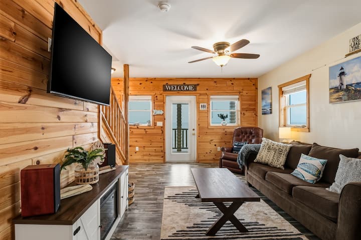 Twilight Tides-lake Front/hottub/6 Min Gotl Strip - Geneva-on-the-Lake, OH