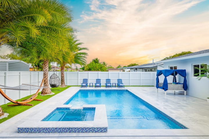 Breeze | Family Retreat | Pool & Jacuzzi | 4br - Florida Keys, FL