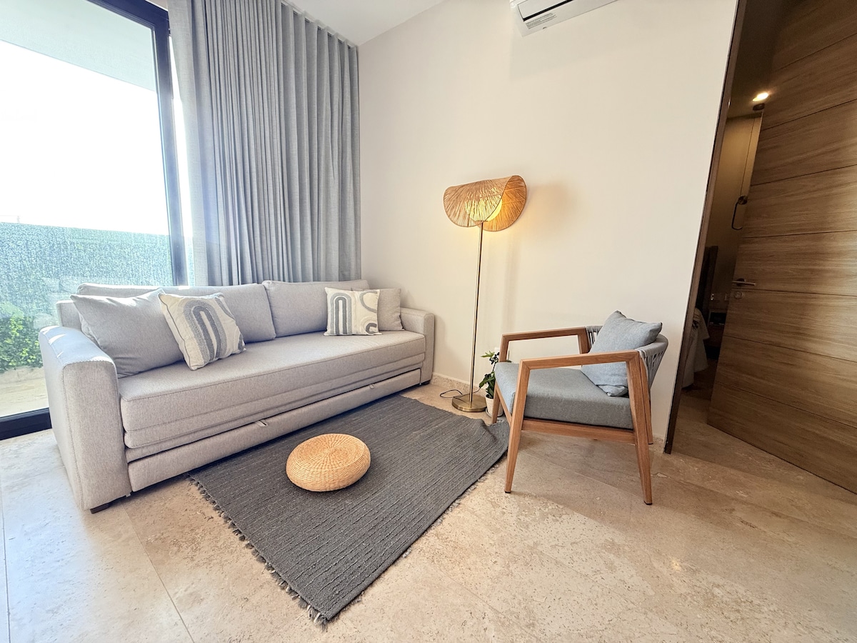 Popular Airbnb listing: SOHO Suite | Sophisticated retreat - GYM & POOL in Montes De Amé