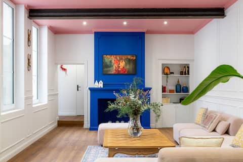 Popular Airbnb listing: Maison Cacha -13 people historic center - jacuzzi in Saint Omer