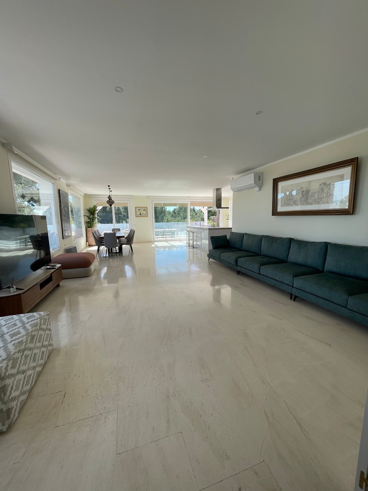 Top Airbnb: Villa Magos, 10 bedrooms, sleep up to 30, seaview in San Jerónimo