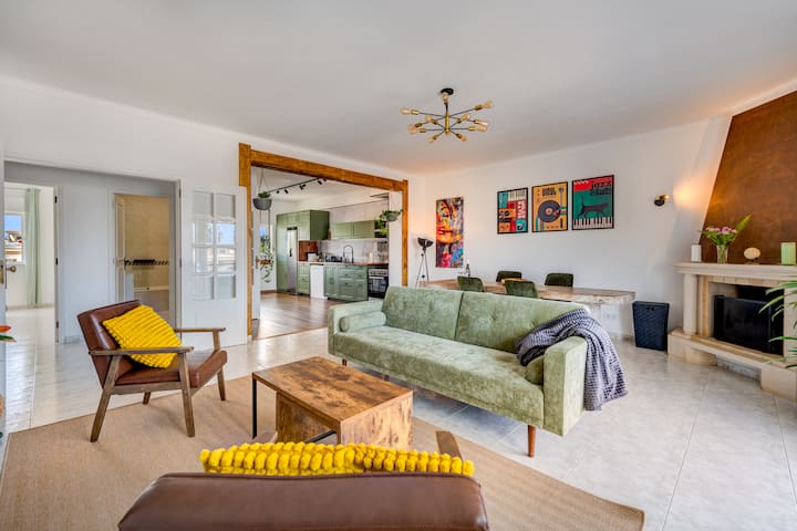 Sea View Apt | Rooftop | 2 Balconies | Beach Walk - Lagos