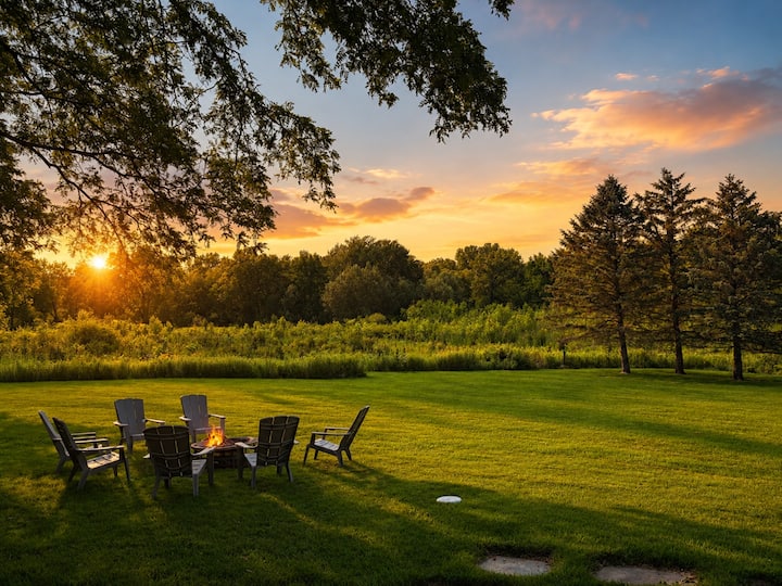 The Grove House / Renovated / Views / Firepit - Arlington Heights, IL