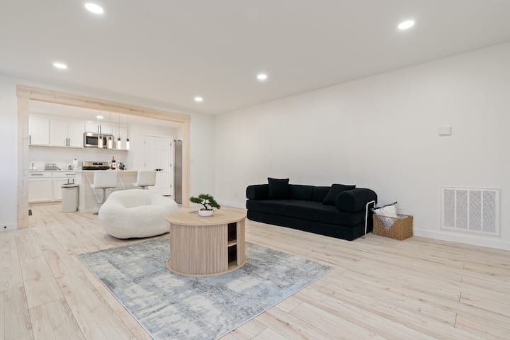 Modern Home In Vestavia Hills - Birmingham, AL