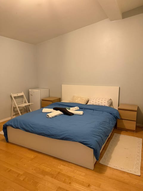 Cozy & Modern 2-Bedroom • Geneva’s Best Location