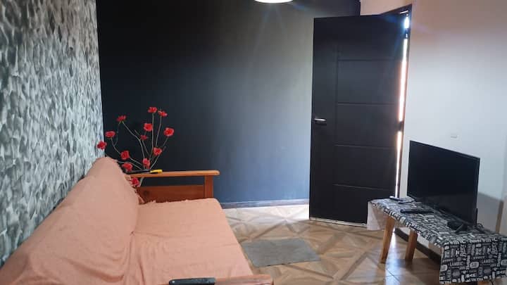 Casa De 3 Ambientes, Se Aceptan Mascotas - Miramar