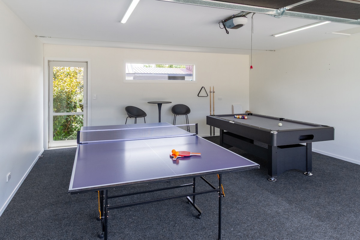 Games Room Escape, Pool Table, Ping Pong & Air Con - Houses for Rent in ...