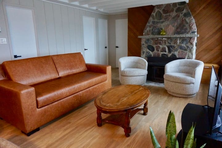 Waterfront Family Cottage - Midland