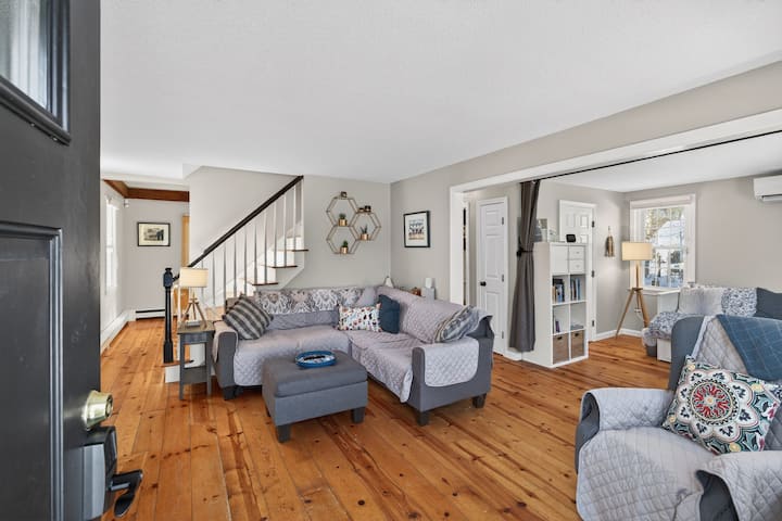 Walk To Beaches/dining From Dog-friendly Cape Home - Barnstable, MA