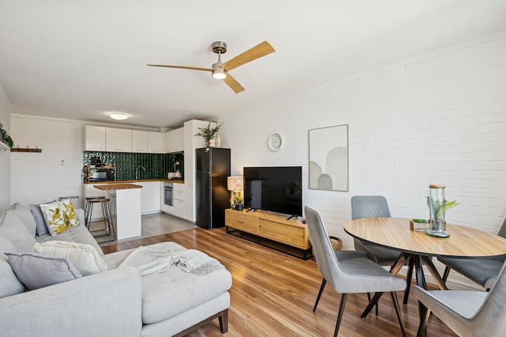 Poolside Paradise - East Fremantle