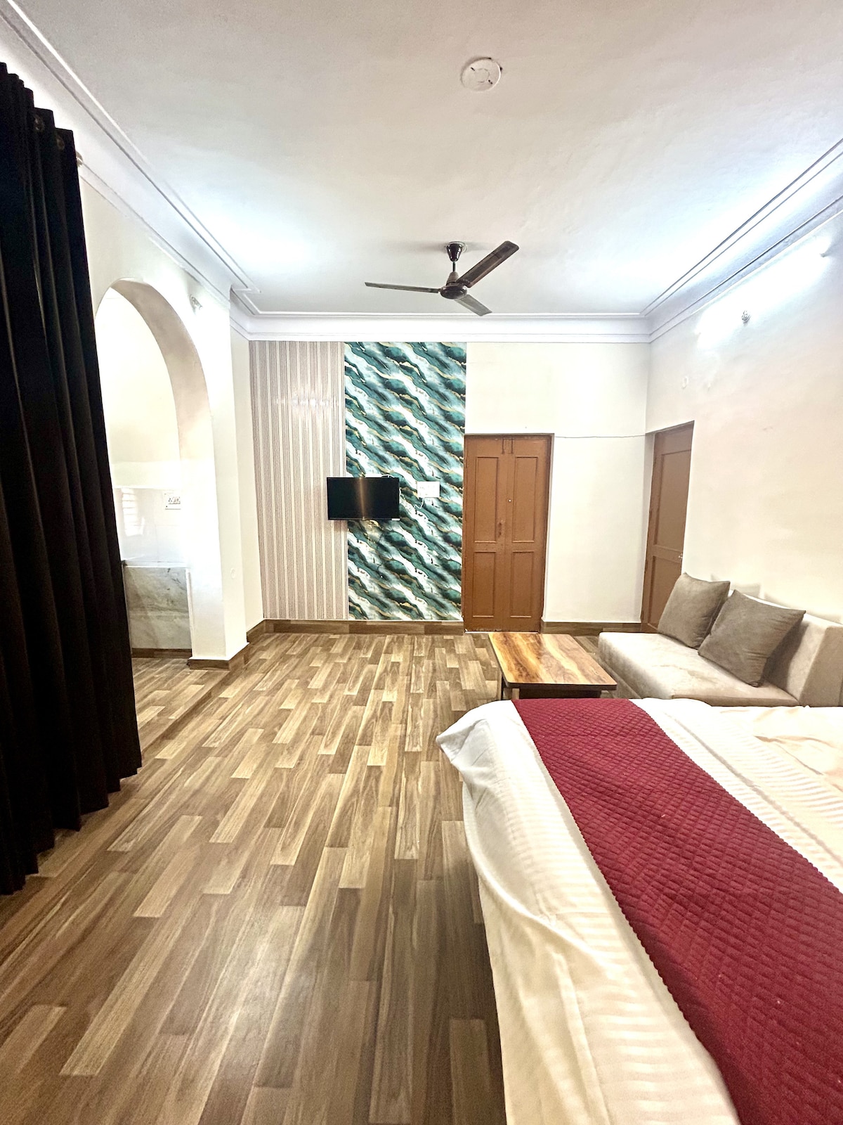 White House BnB Fort View Suite with Bathtub 1BHK