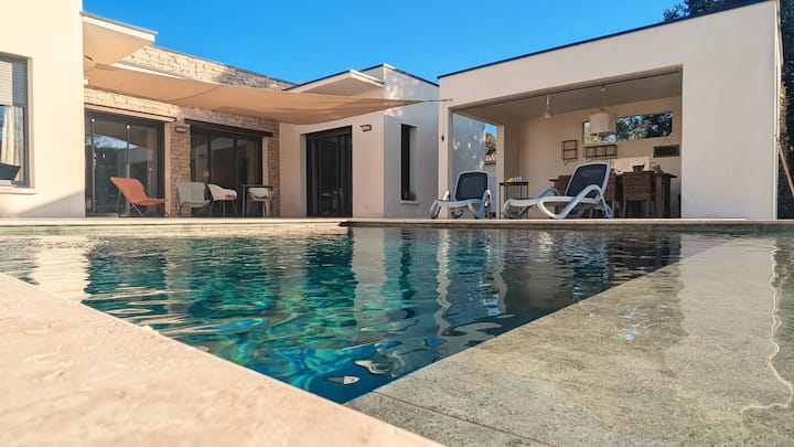 Villa Piscine, Clim, Jardin à 5' D'uzès - Animaux - Uzès