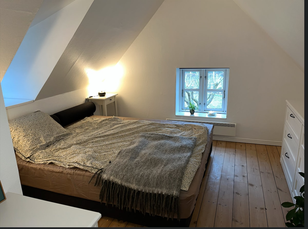 Dos camas individuales juntas, con un colchón superior (200X160 cm).