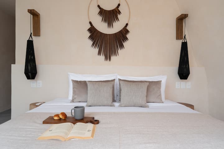 Slaapkamer 2 
Badkamer met eigen badkamer
Bureau 