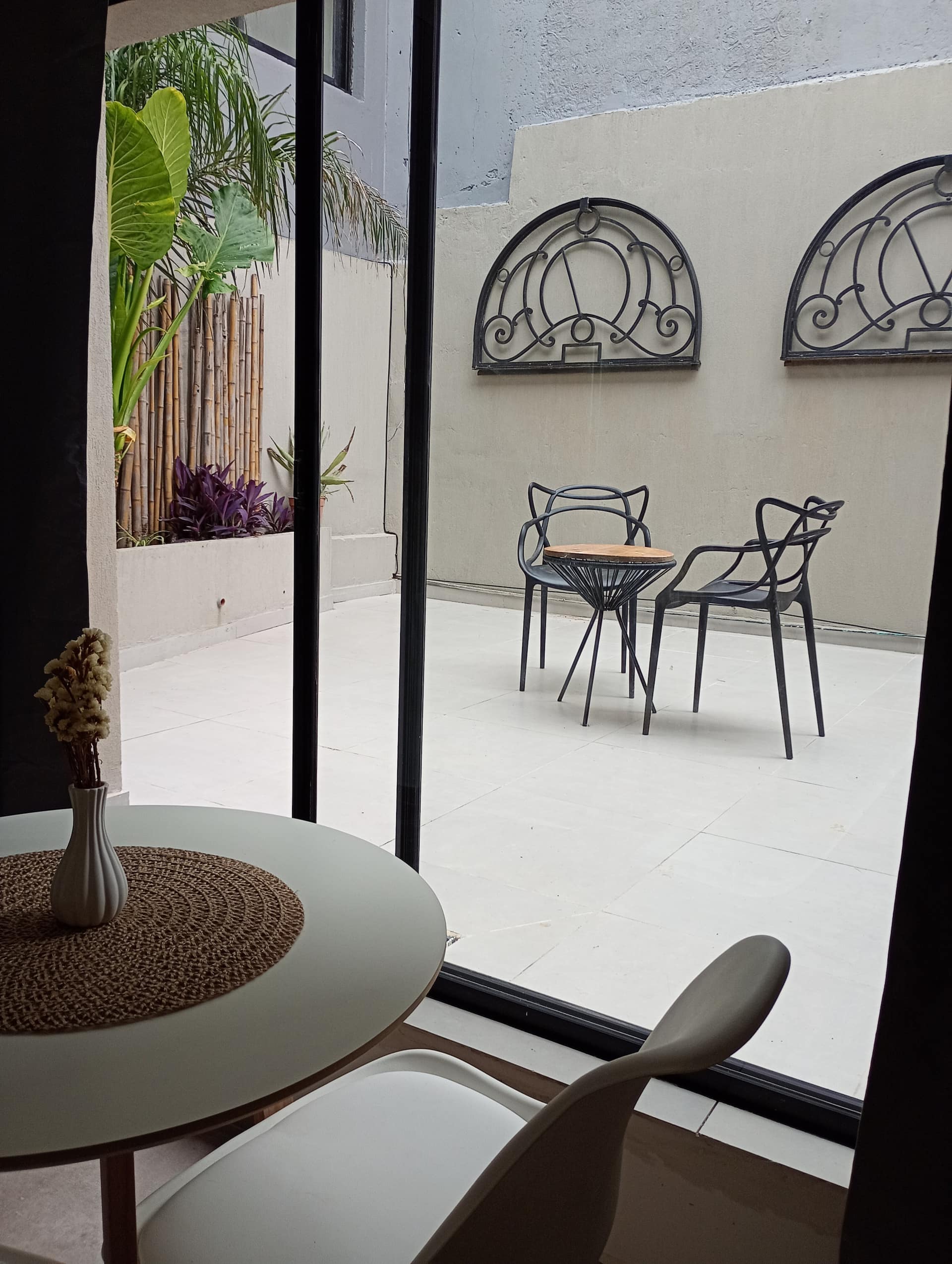 Lovely apartment with patio and grill