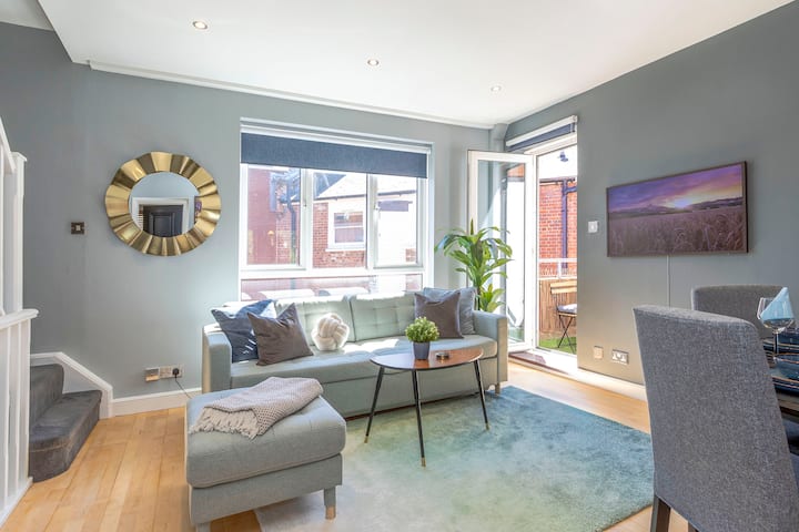 Refined City Flat W/ Balcony In Covent Garden - London