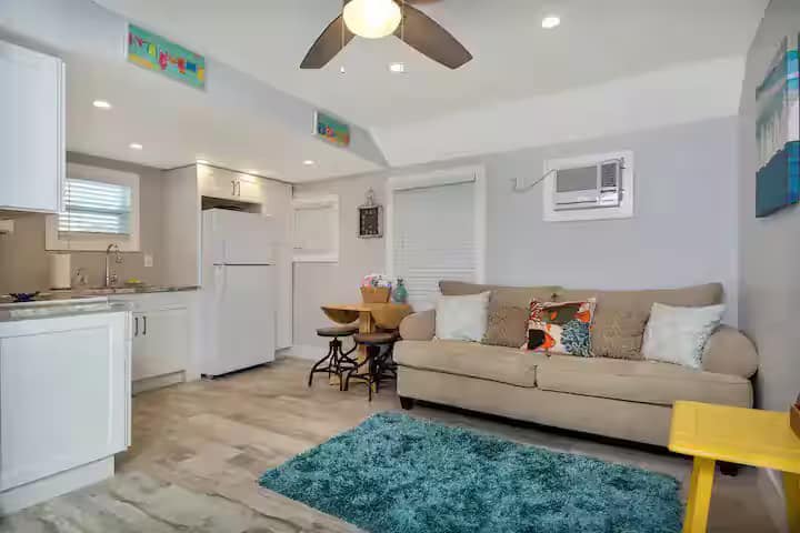 The Perfect Location For The Beach And Downtown! - Lake Worth, FL