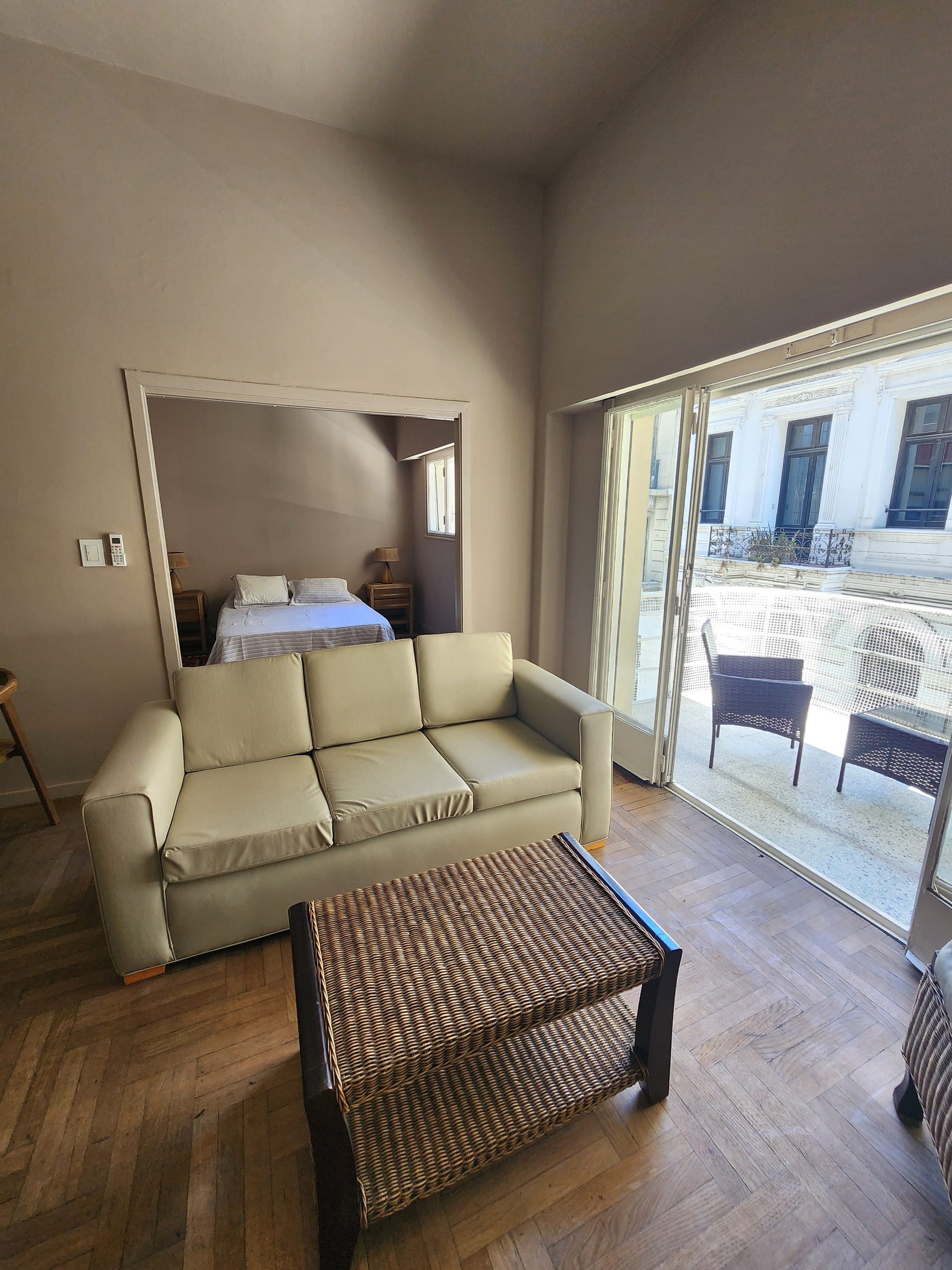 Microcentro Retiro-Puerto Madero area with balcony