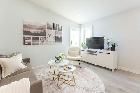 Top performing Airbnb: Luxury Laneway Home | U of A, Central, & Whyte in Mill Creek South